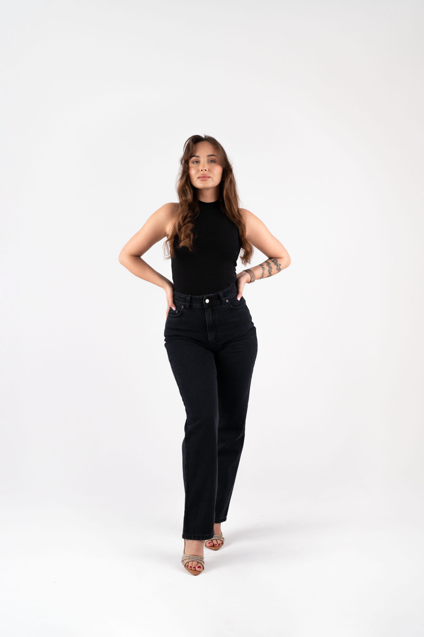 jeansy wąskie w talii