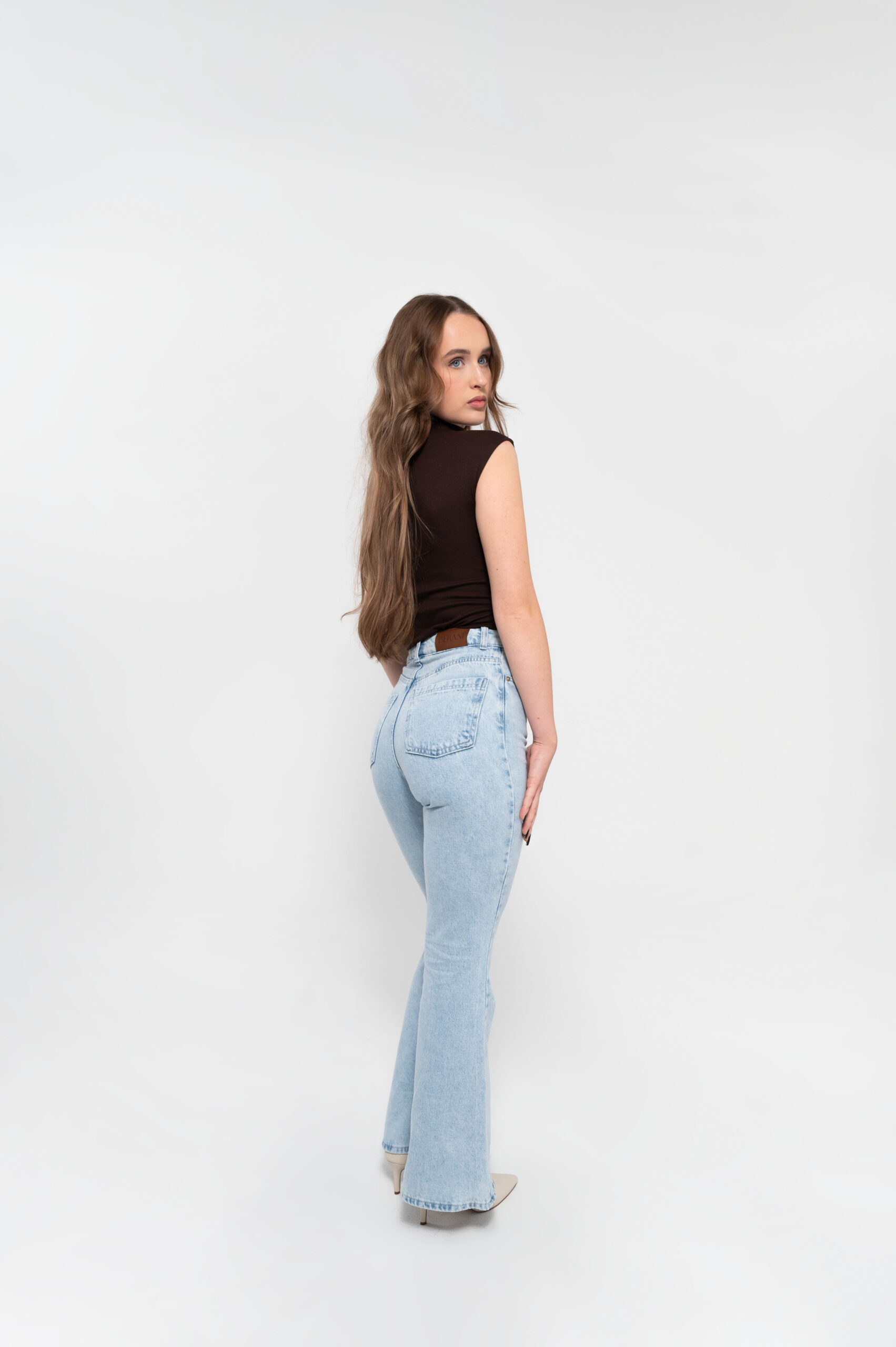 flare jeans light blue - obrazek 3